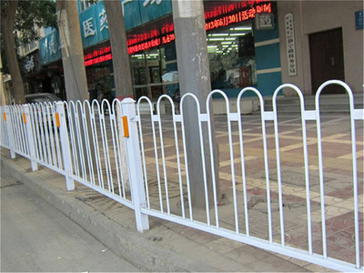 長春人行道隔離道路護(hù)欄-京式馬路護(hù)欄-公路中央防撞護(hù)欄