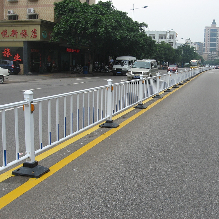 江門市政道路護(hù)欄 城市馬路中心交通對(duì)流城市道路防護(hù)欄
