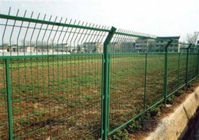 圈地護(hù)欄網(wǎng)豐暢網(wǎng)欄圖圈地護(hù)欄網(wǎng)廠家