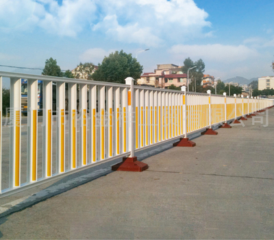 廈門公路護(hù)欄網(wǎng)與鐵絲圍欄有何不同?