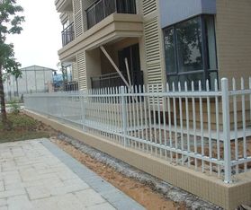 別墅區(qū)風(fēng)景區(qū) 同樣是護欄,為什么鋅鋼圍欄使用的地方這么高端